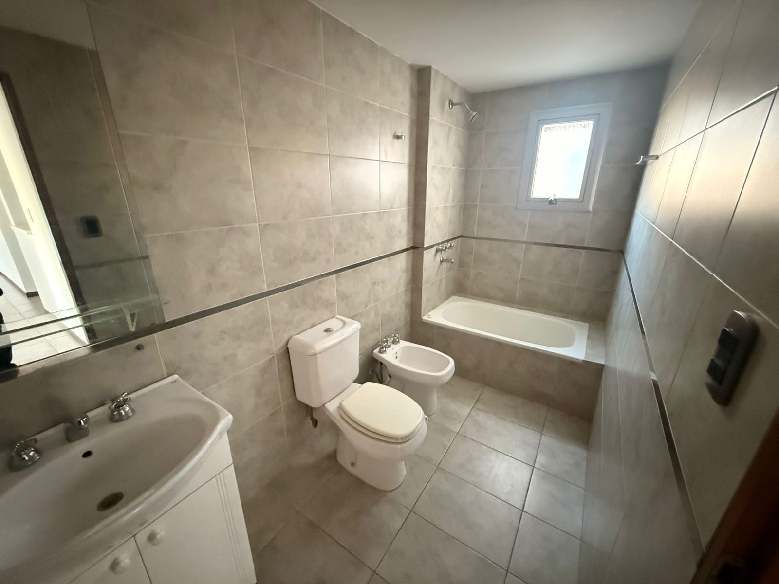 441 Avenida 44 e/ 8 y 9