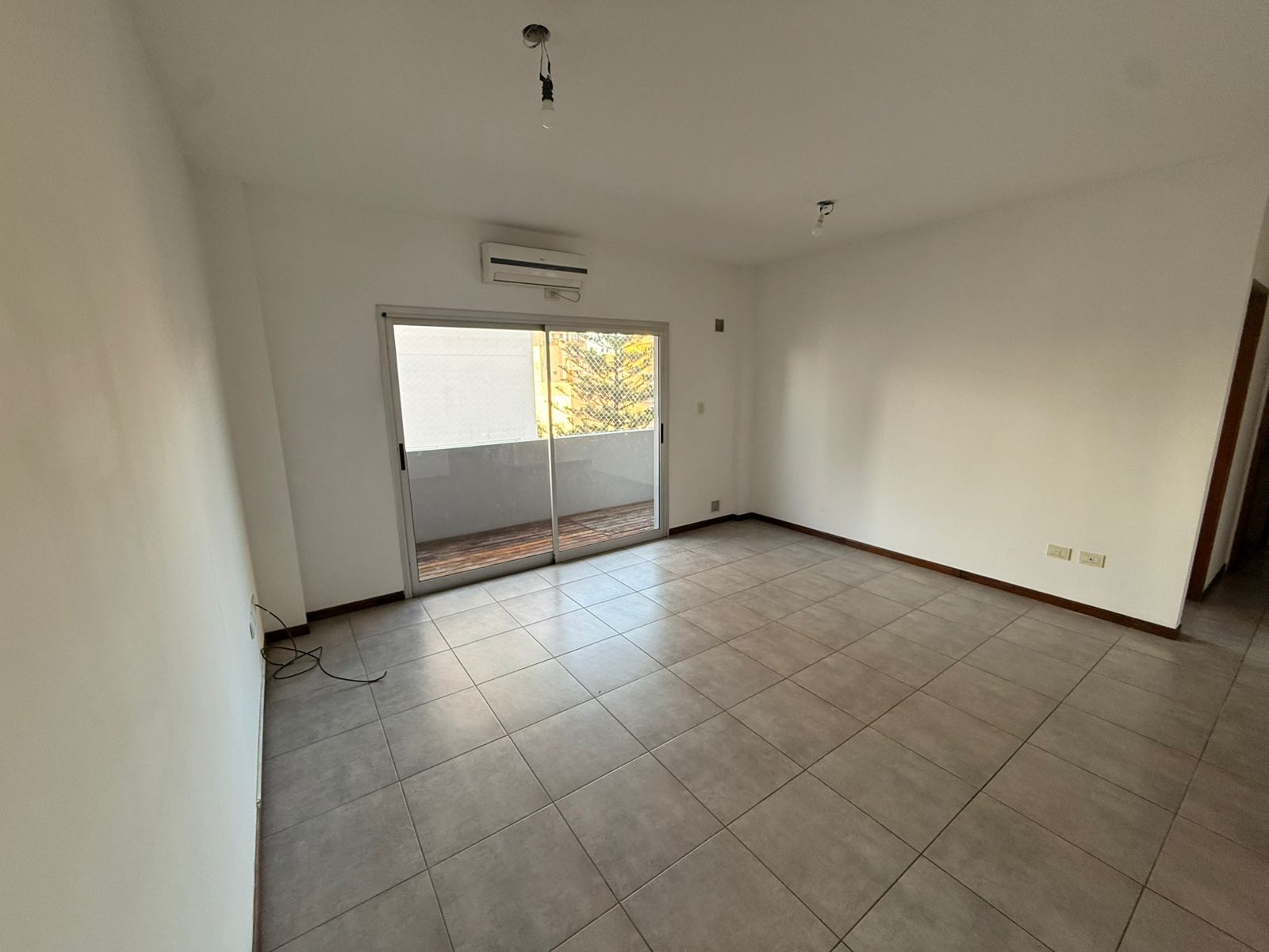 445 Avenida 44 e/ 8 y 9
