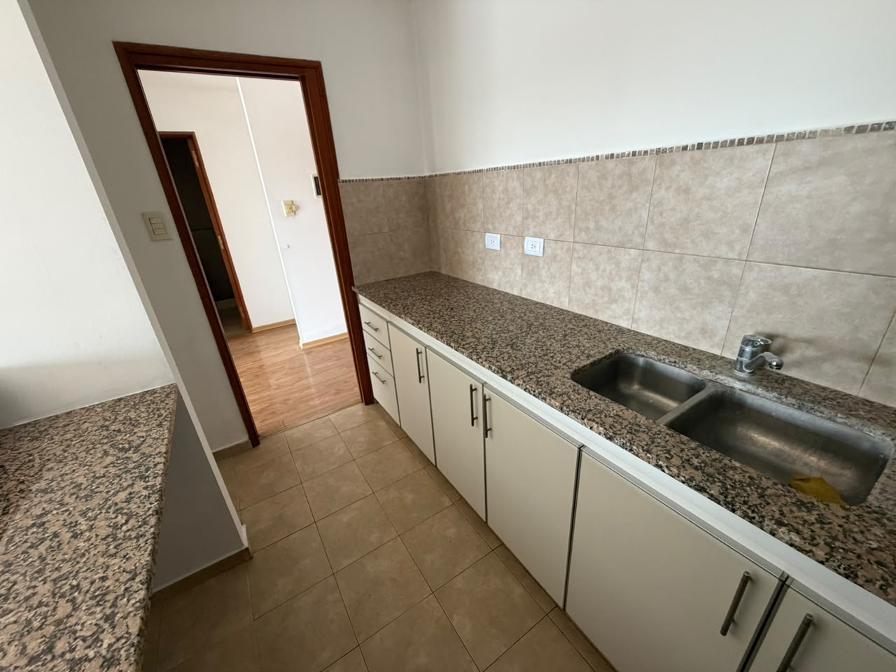 50 e/ 28 y 29 Piso 3