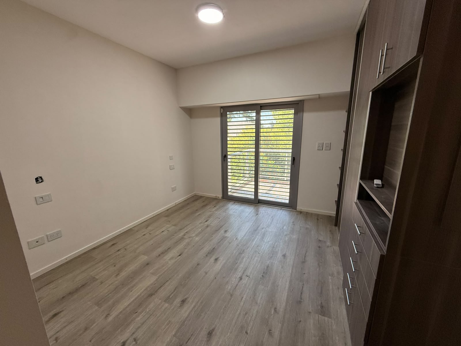 232 23 Esquina 497