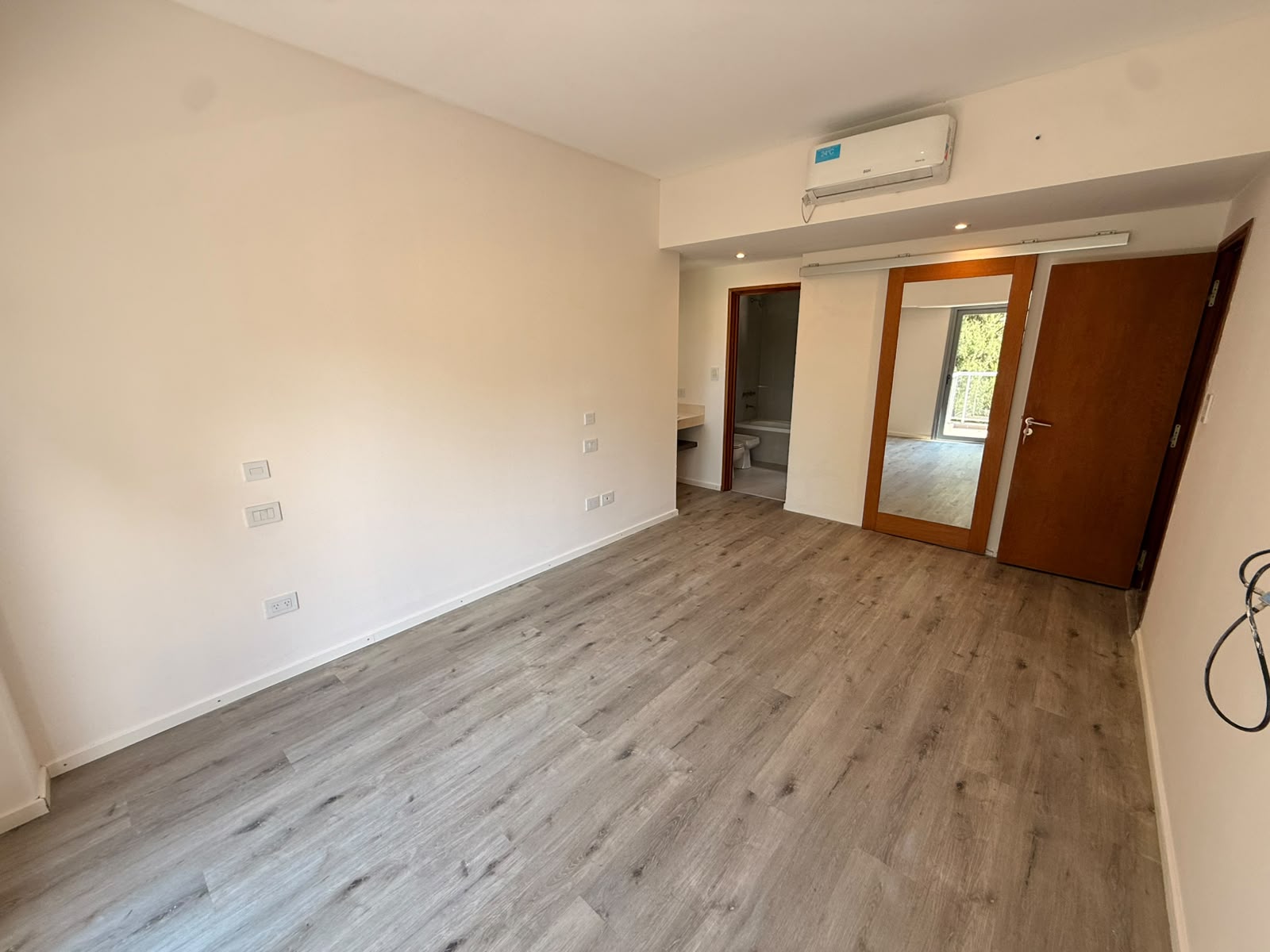 235 23 Esquina 497